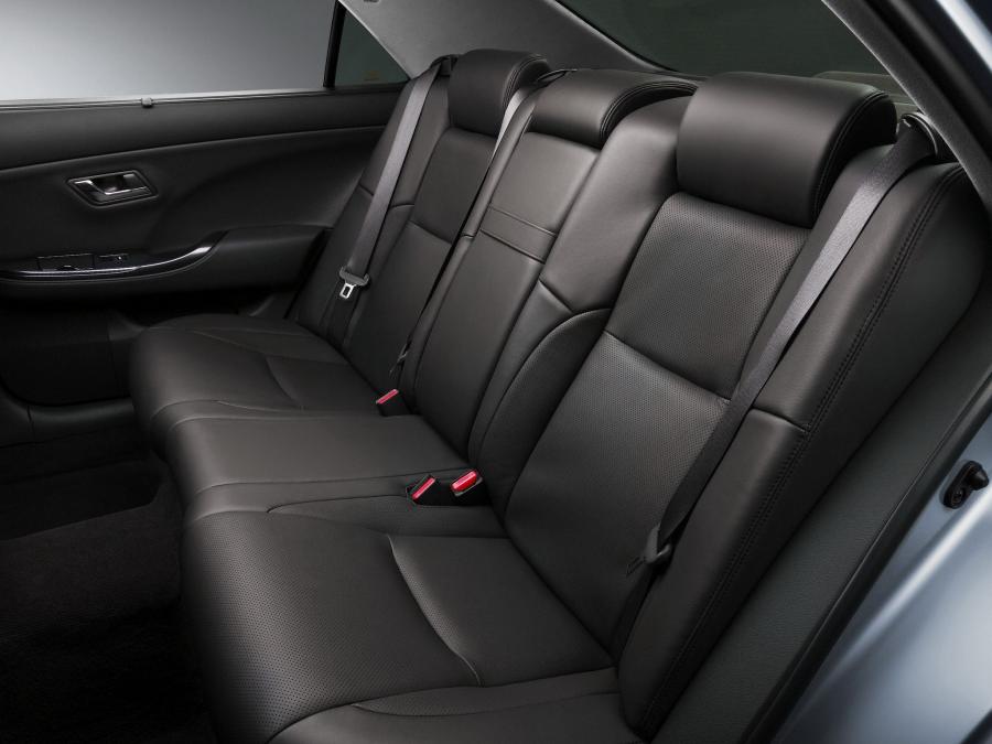  Toyota Crown Hybrid Concept 2007 года  (фото 3 из 17)